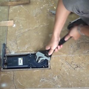 Sửa Chữa Bản Lề Cửa Kính