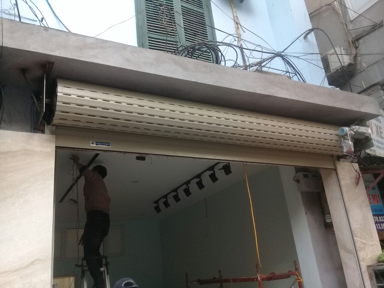 Dịch vụ sửa chữa cửa cuốn chuyên nghiệp uy tín, chất lượng 24/24 tại các Quận/Huyện Hà Nội Dịch vụ sửa chữa cửa cuốn chuyên nghiệp uy tín, chất lượng 24/24 tại các Quận/Huyện Hà Nội